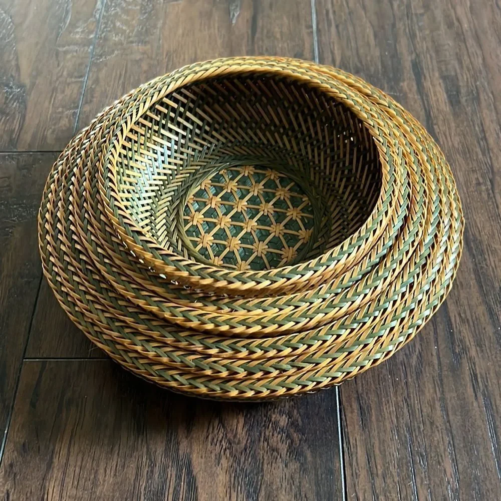 Vintage Cross hatch Wicker/Rattan 3 Set Nesting Baskets beautiful EUC tan green